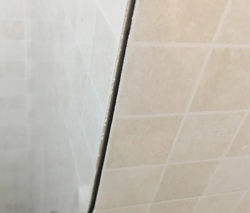 永胜瓷砖空鼓维修公司分享阳台瓷砖脱落的修复过程可以分为以下几个步骤